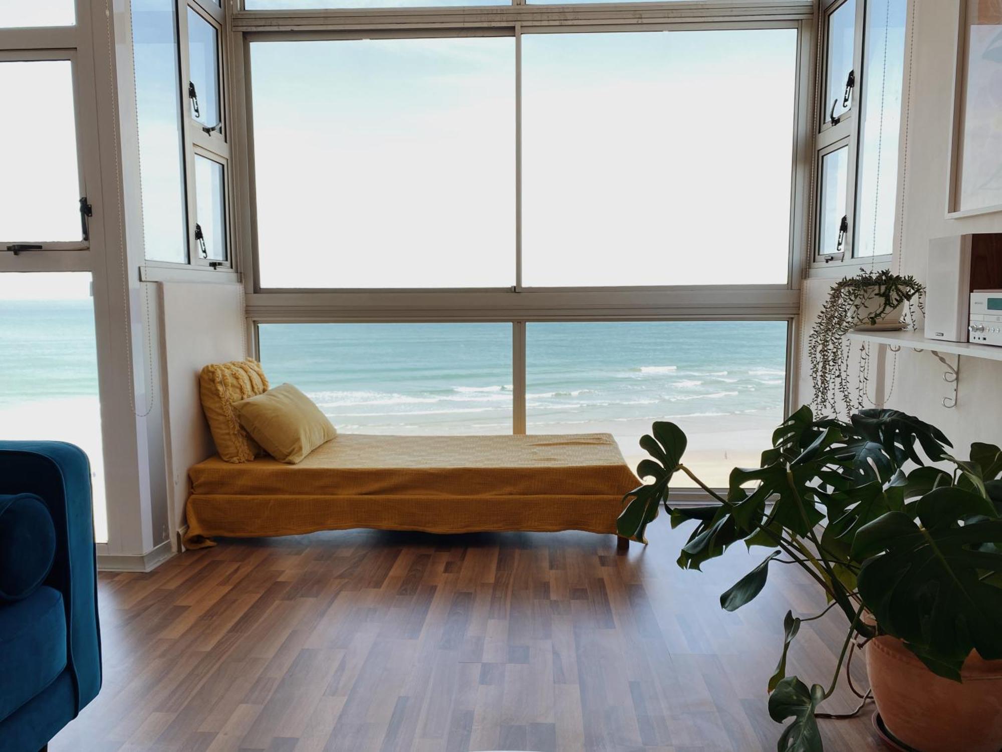 Cute, Sun-soaked Above The Sea Apartment Cape Town