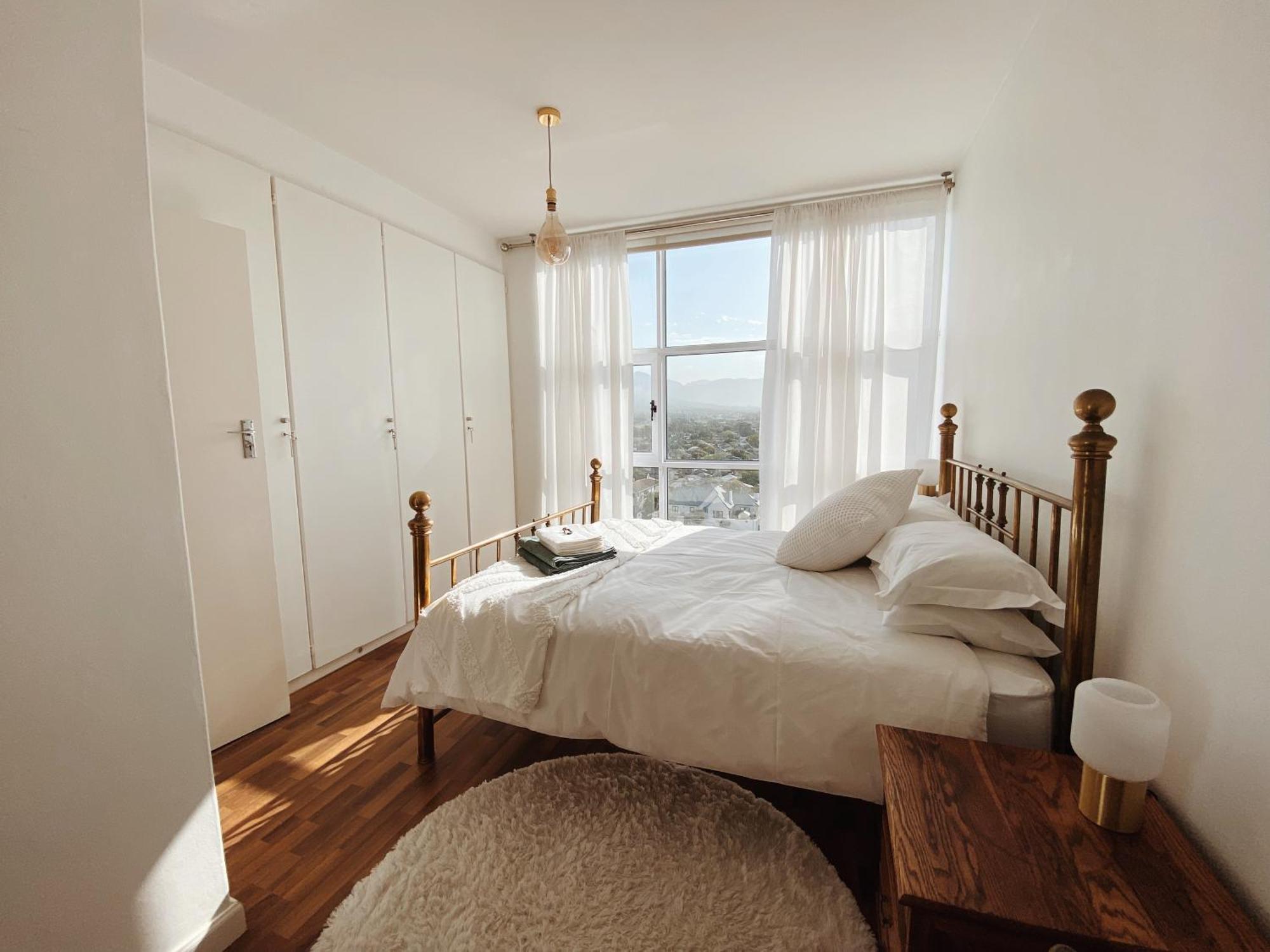 Apartment Cute, Sun-soaked Above The Sea *