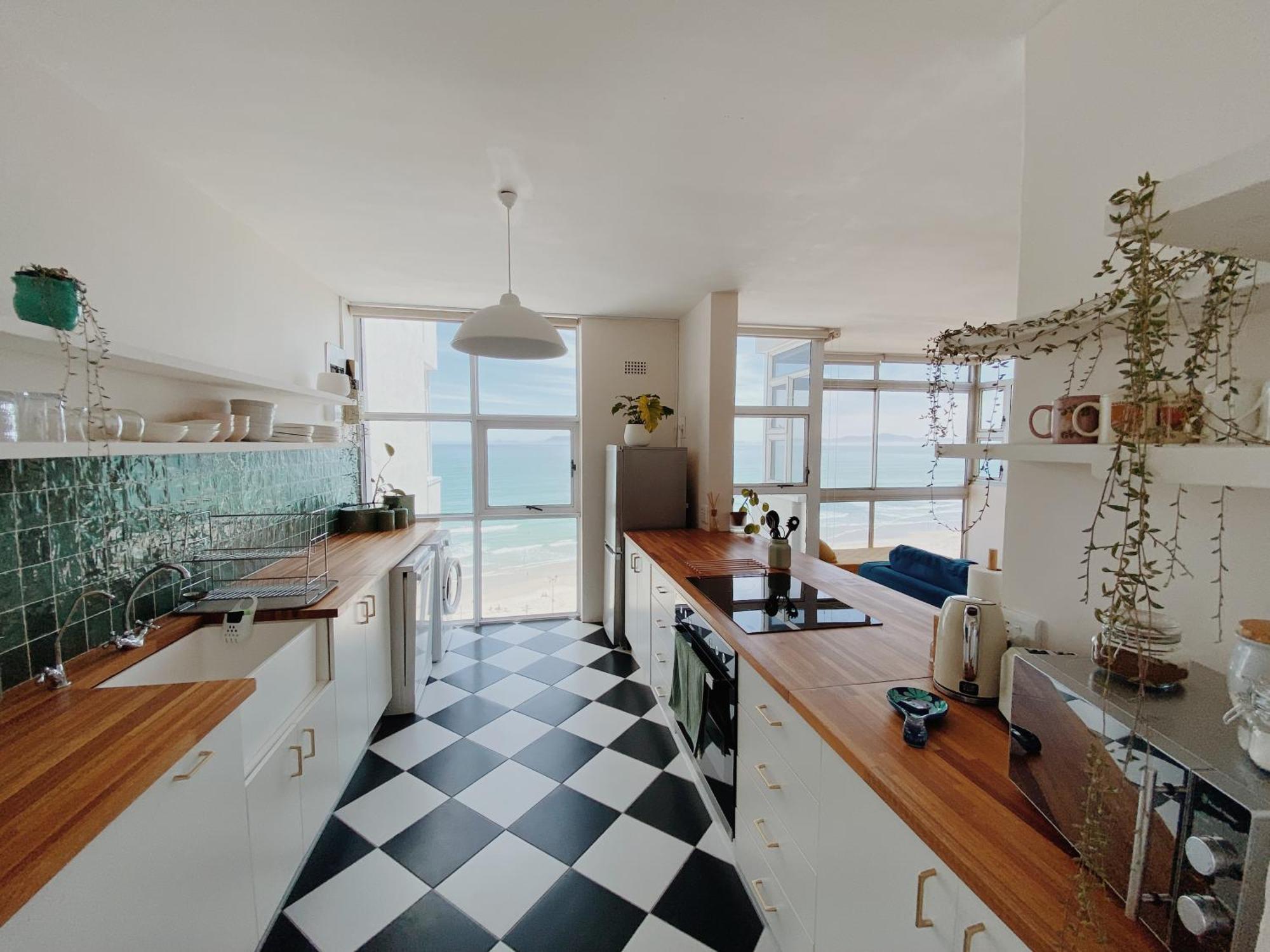 Apartment Cute, Sun-soaked Above The Sea Cape Town